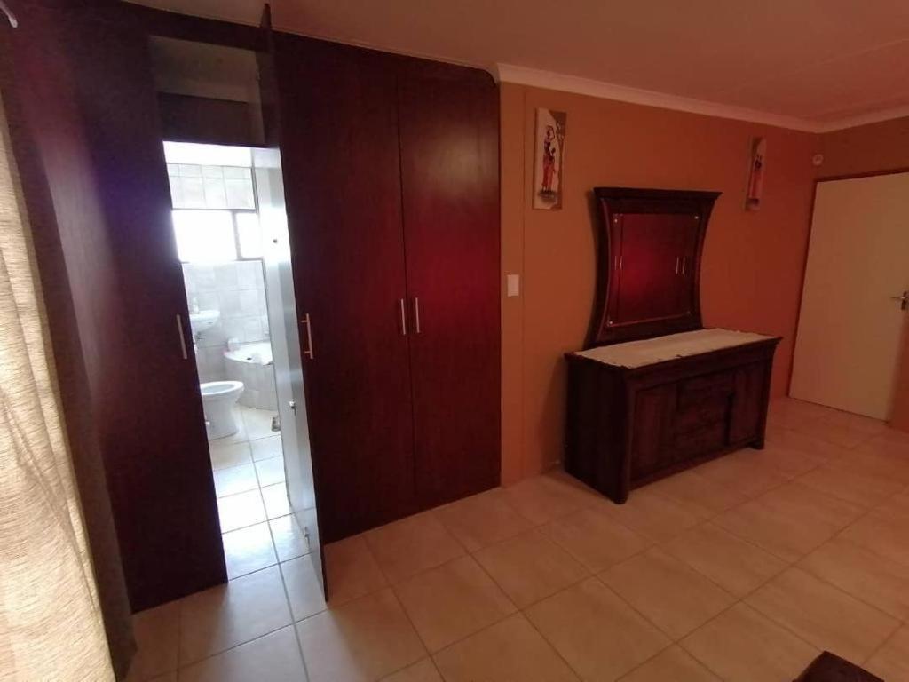 Jjp Self Catering - Three Bedroom House Lüderitz Exterior foto